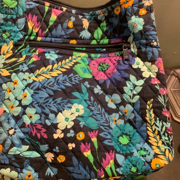 Vera Bradley crossbody mailbag beautiful bright colors no fading like new - Picture 6 of 8